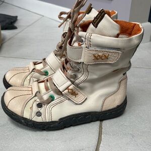 TMA Eyes women’s leather cream, white, size 9 lace up comfortable
